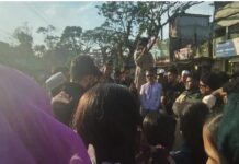 ওসমান হাদির নিজ জেলায় সড়ক অবরোধ